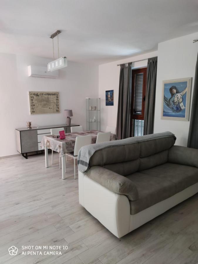 Appartamento Fronte Mare Palau Bagian luar foto